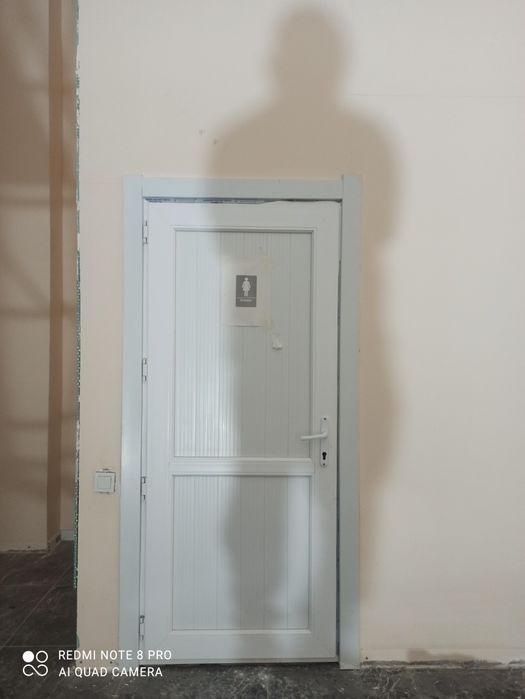 Продам дверь в хорошем состоянии