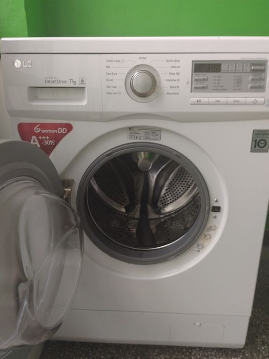 Продавам пералня LG
