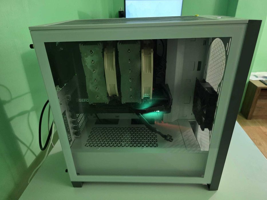 Vând setup de gaming complet: PC + Monitoare + Periferice