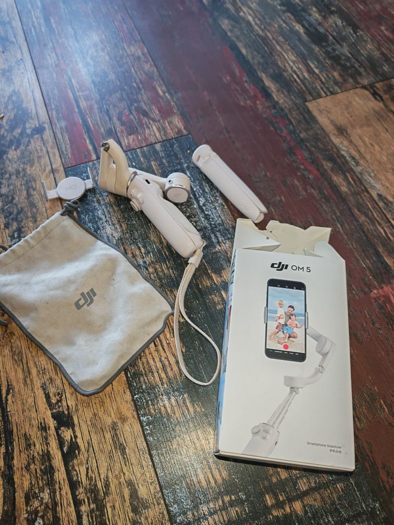 DJI Osmo mobile 5 ( OM 5 ) ca și nou