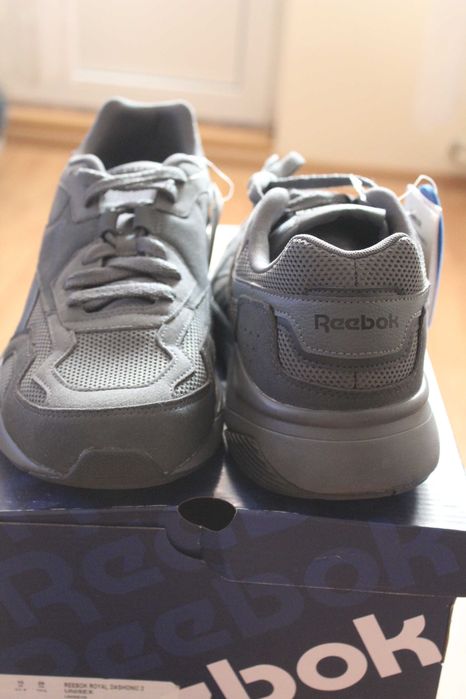 REEBOK, adidasi noi cu etichetă.