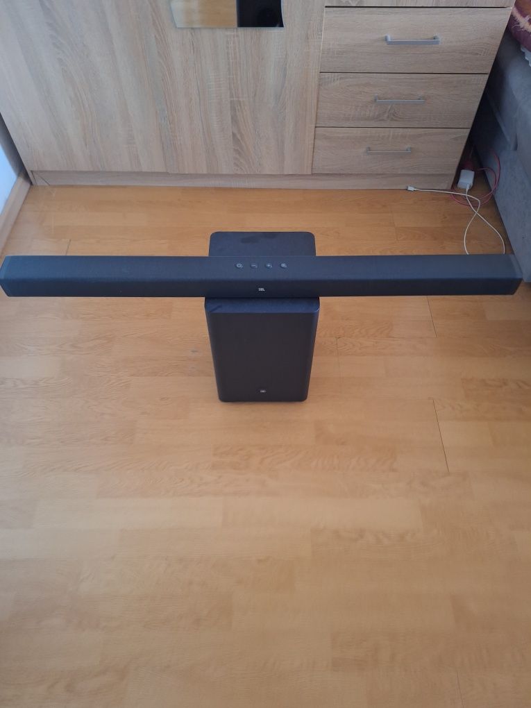 Vând soundbar JBL 2.1