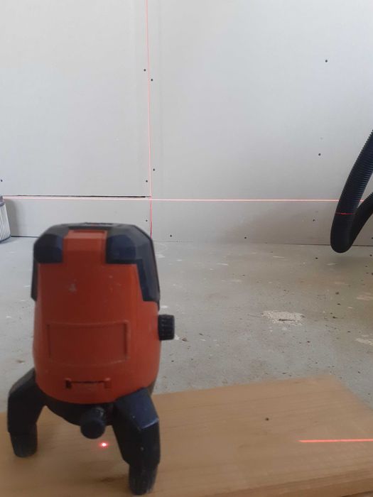 Nivela multilinie Hilti PM 4-M (2 lini rosii)