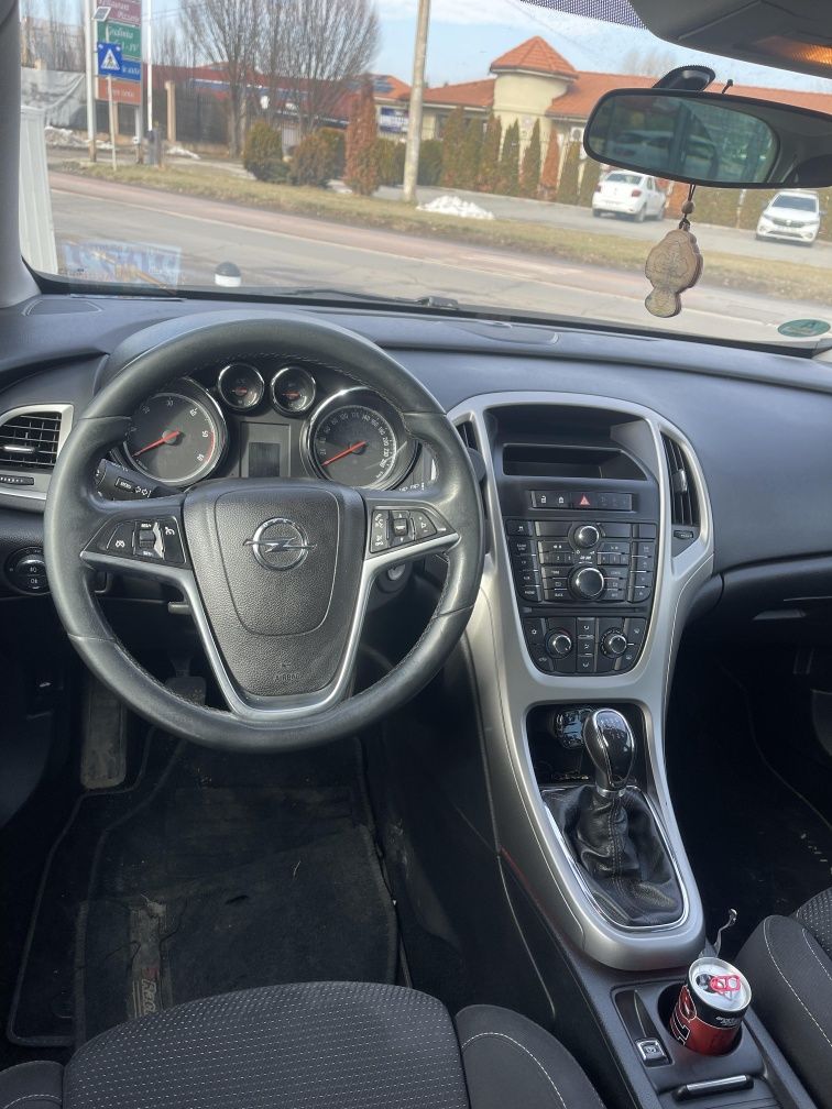 Opel Astra j2011