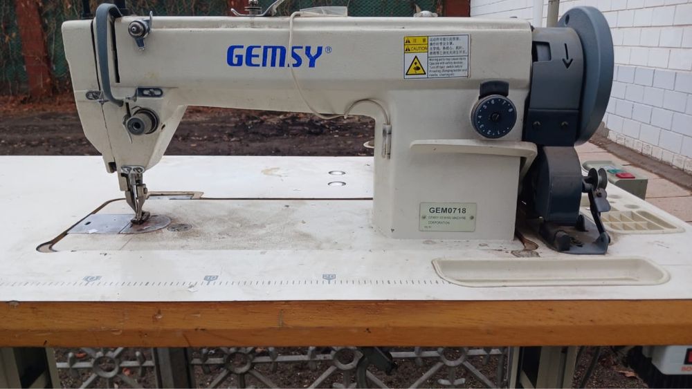 швейная машинка.