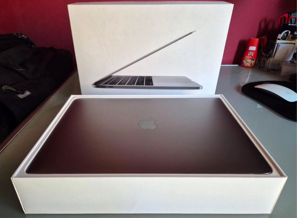 MacBook Pro  13,3 Retina Display