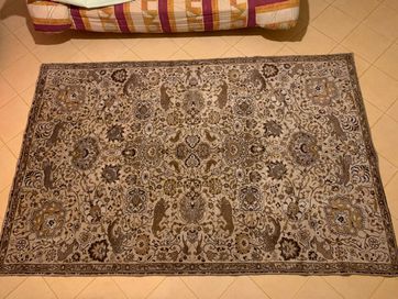Български вълнен килим тип персийски