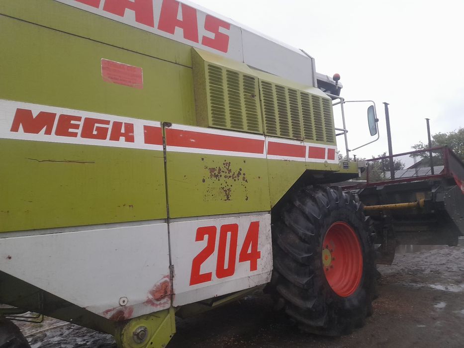 Combina Claas Mega 204