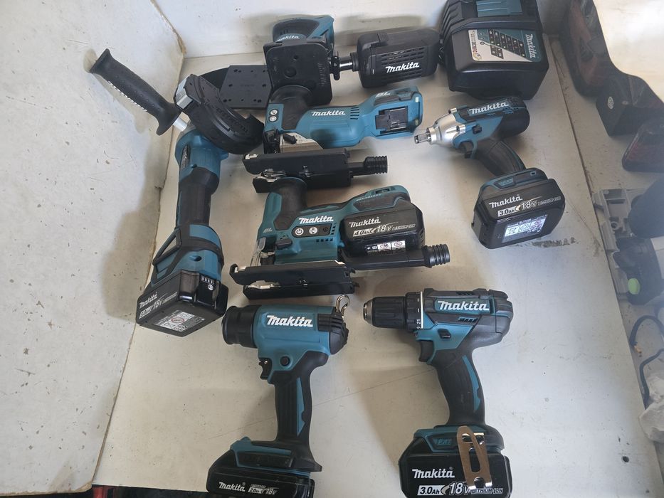 Vând scule makita 18V