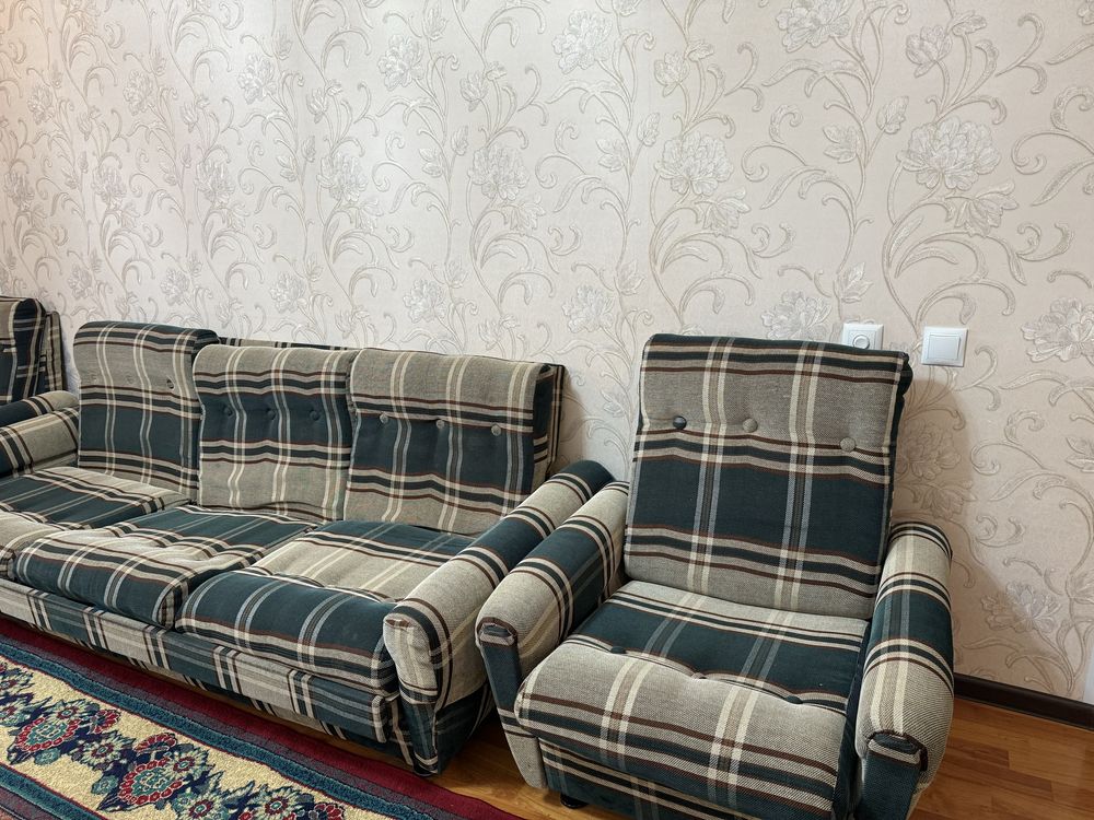 Диван с креслами продается