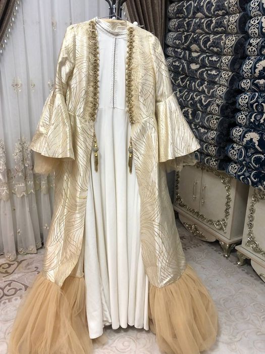 Kelinlik ansanbl libosi