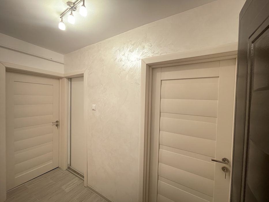 Închiriez apartament