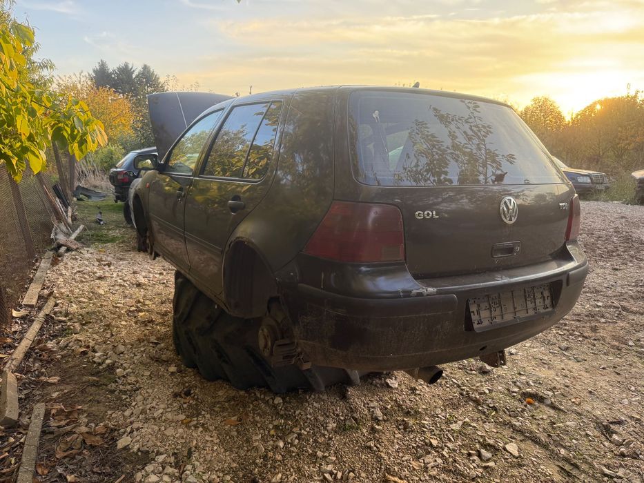 Продавам части за голф 4