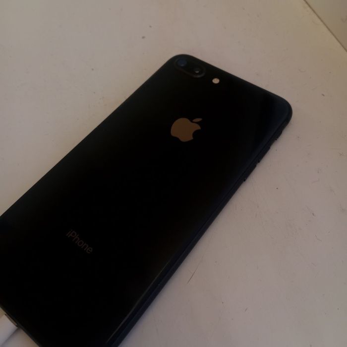 Iphone 8+ 64 GB li