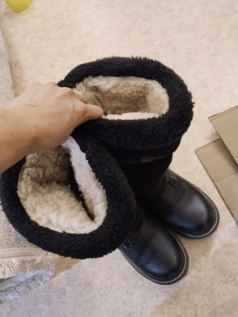 Продам унты с собачьим мехом