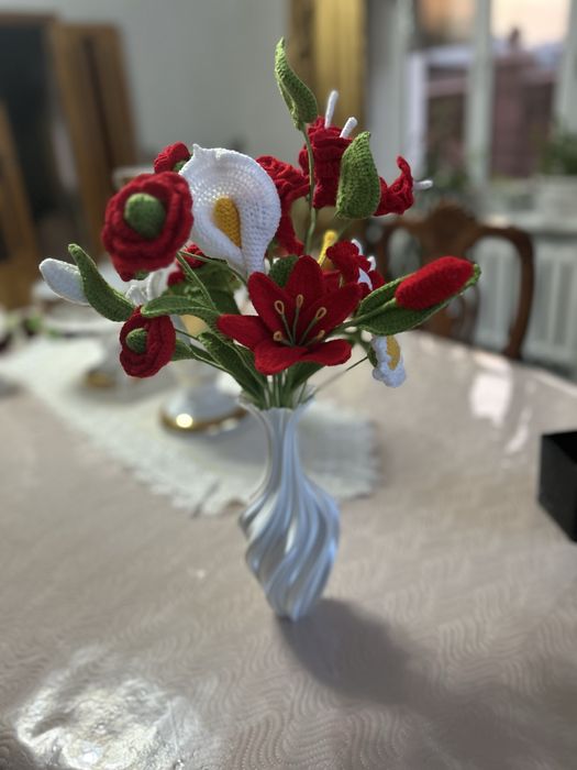 Букет вязаных роз