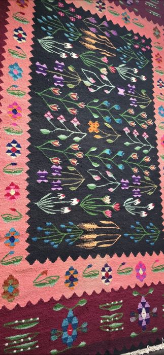 Covor traditional oltenesc 2.6 m/1.8, motiv floral,lana,nu persan