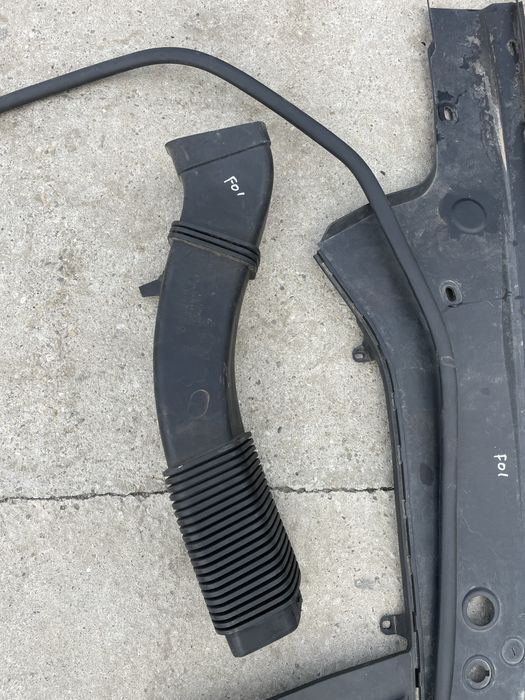 Ornament plastic stanga dreapta conpartiment motor BMW f01 f02 seria 7