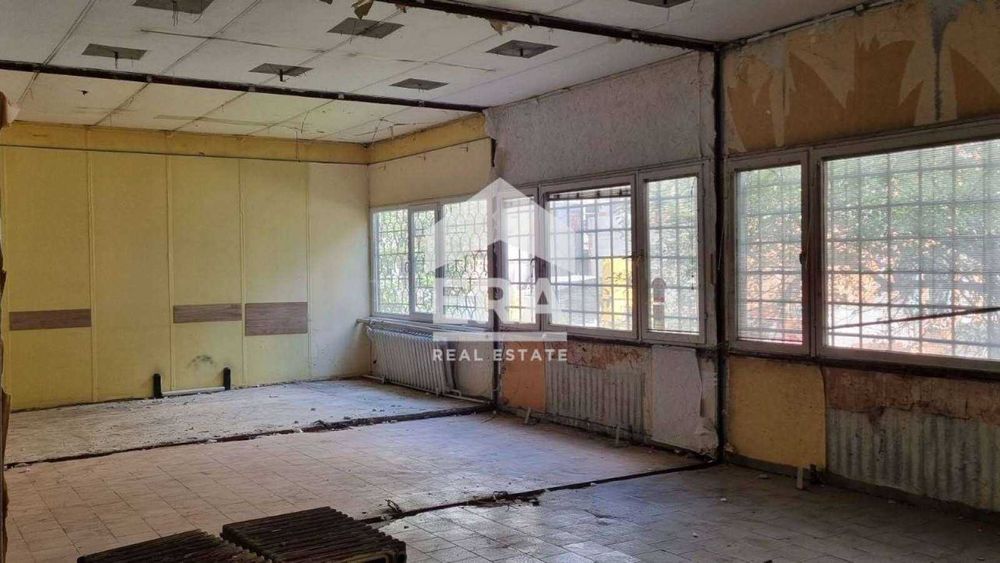 Дава се под наем Магазин в София, Студентски град - 300 кв.м за 3000 € - Снимка #1