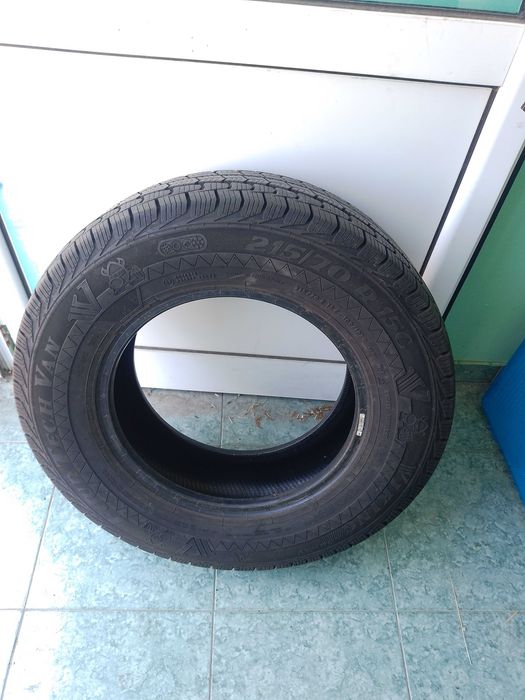 Гума за бус 215 70 15 C Continental