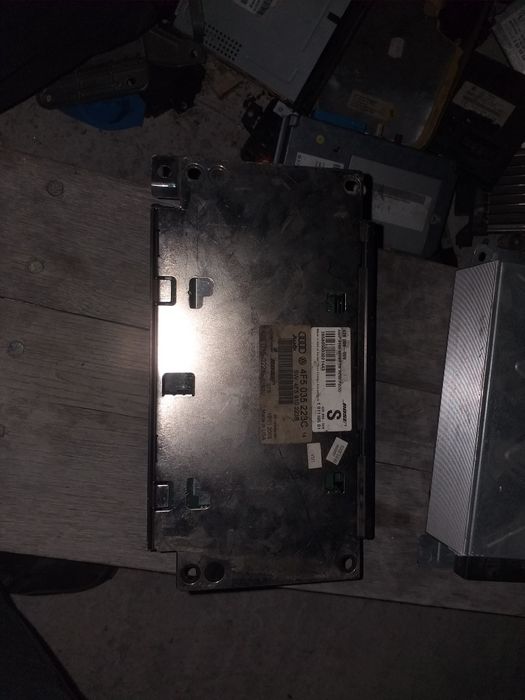 Statie Audio  BOSE  Audi A6 C6 4F5035223C