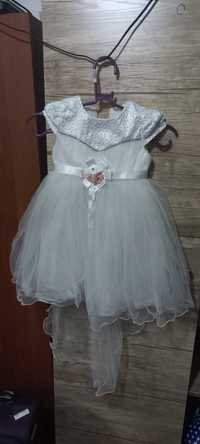 Белое платье для маленькой девочки
