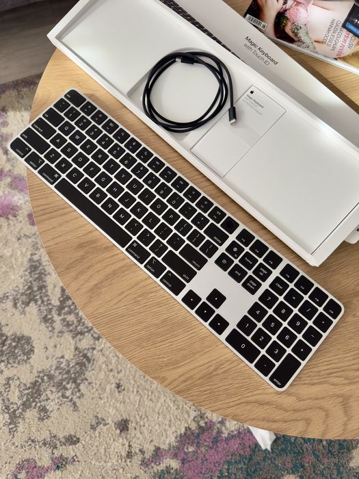 Tastatura Apple Magic cu Touch ID + numeric pad, neagra, wireless