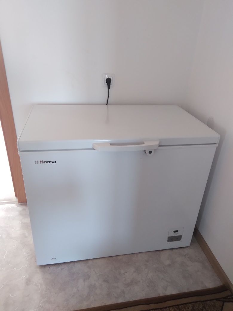 Продам морозильную камеру Нansa