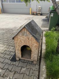 Къща за куче от дърво