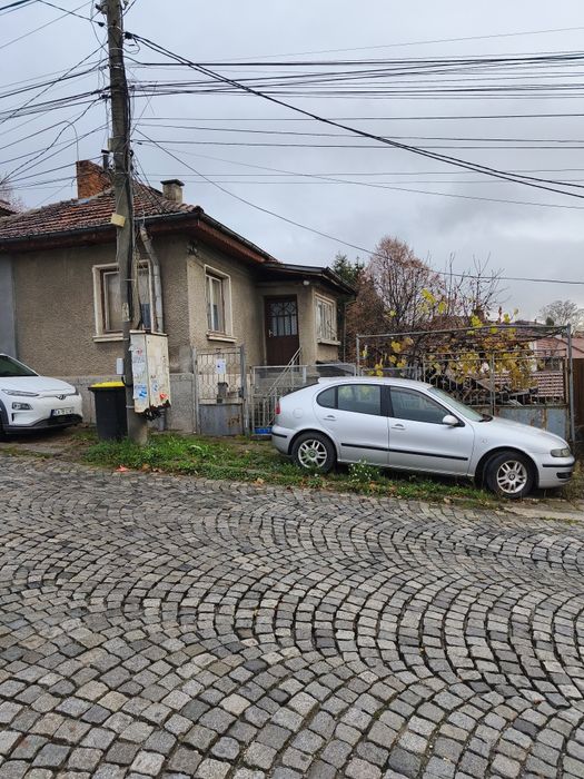 Двуетажна къща гр.Перник