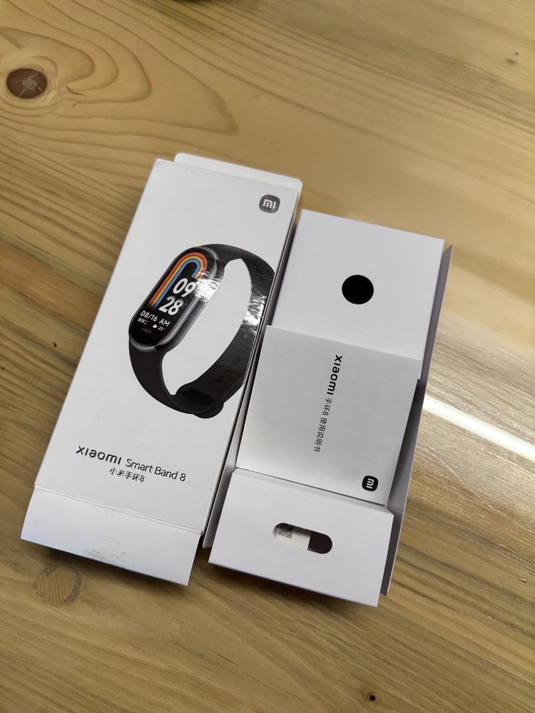 Bratara Fitness smartwatch Xiaomi Mi Band 8, Negru, Gold