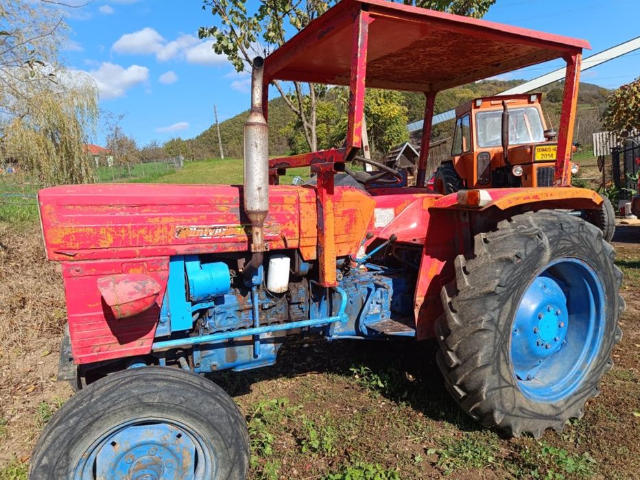 Remorca monoax și Tractor 445