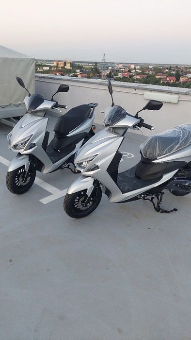 Inchiriez scuter - se conduce fara permis - 25km/h