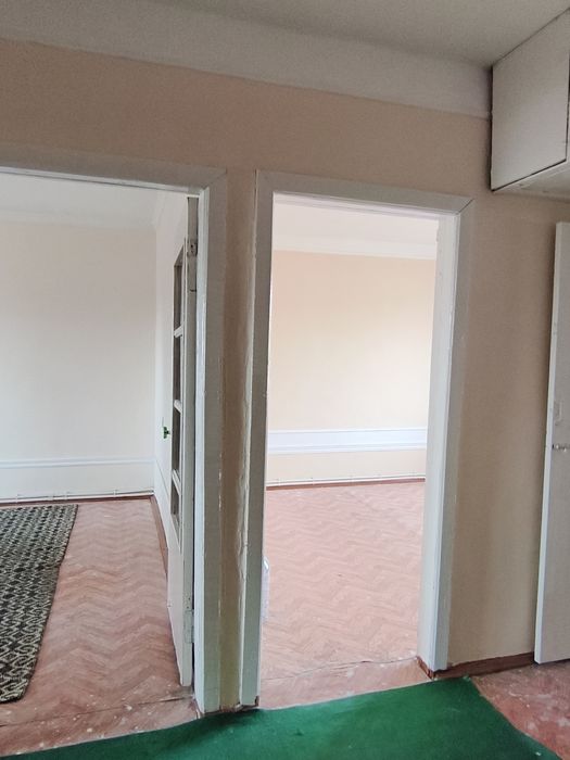 Срочно сотилади 3 хонали квартира.72 серияли гиштли.24000y.e