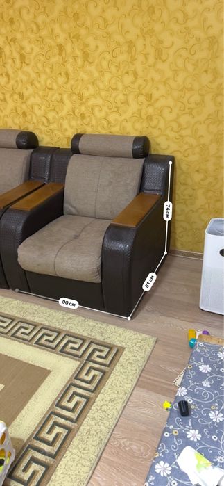 Диван угловой с креслом в нормальном состоянии