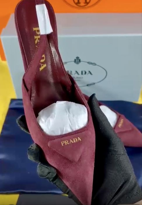 Уникални обувки бордо