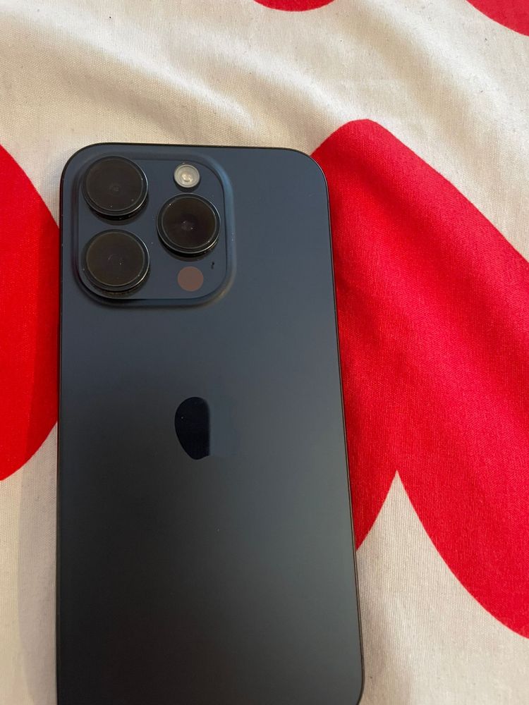 Dau la schimb iphone 15pro pe 16pro +diferenta din partea mea