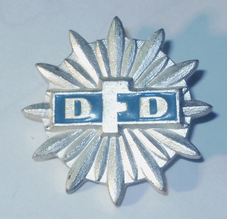Insigna Medalia Femeilor democrate DFD - din Germania de Est (DDR)