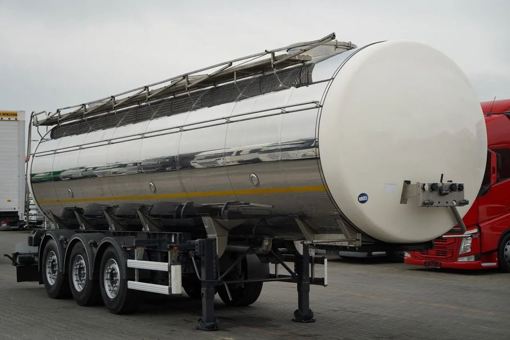 Spitzer REZERVOR ALIMENTE / 3 COMPARTIMENTE / 30.000 L / AXĂ RIDICABILĂ / SAF