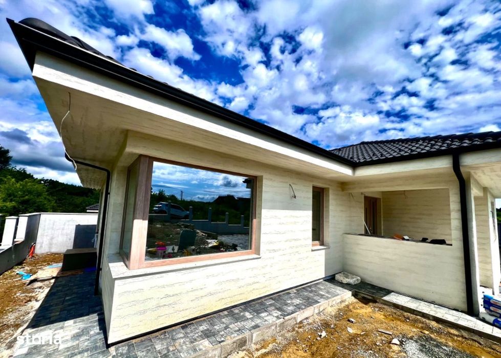 Casa cu 7 Ari teren, Beci si Terasă zona Sigmirului !