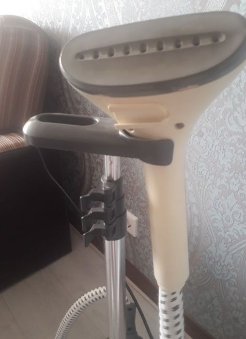 Продам паровой утюг в отличном состояние