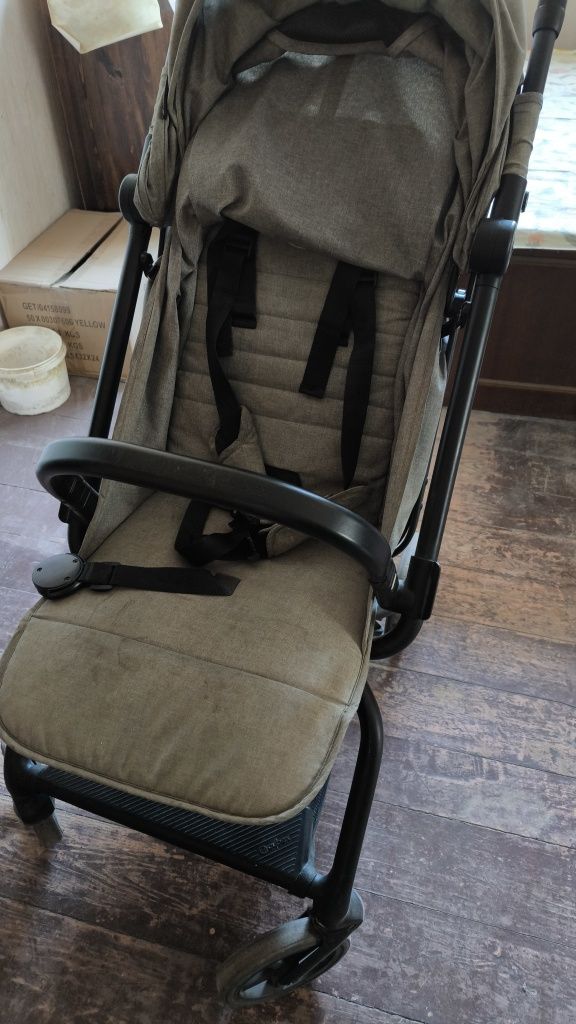 Продавам детска количка Cybex Eezy+