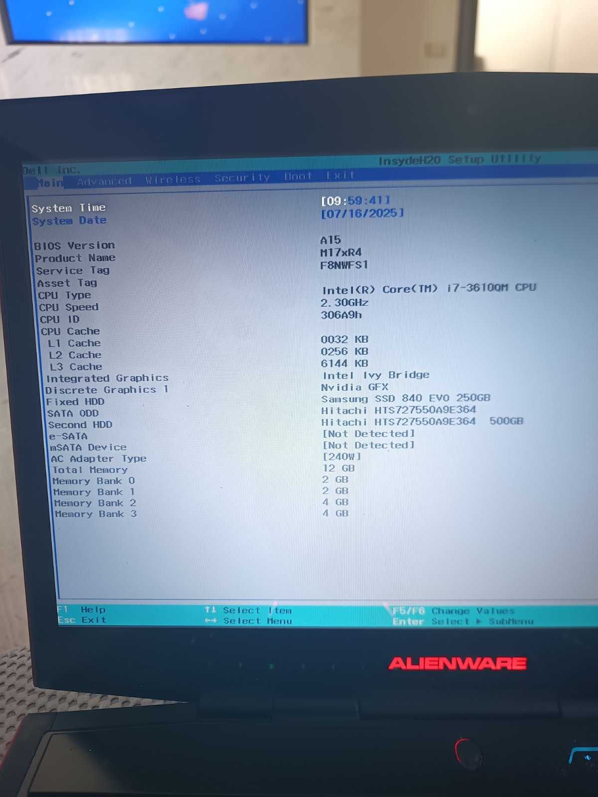 Продавам Alienware M17X-R4, работещ