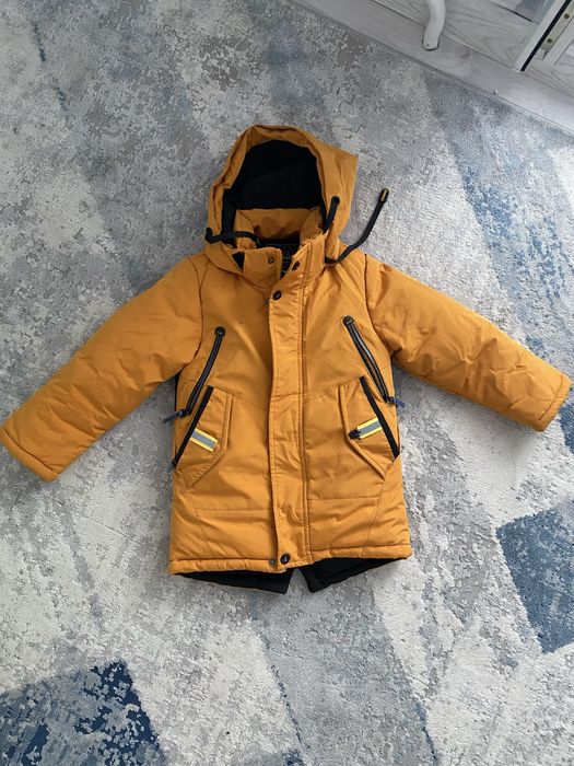 Продам детскую куртку зимнюю