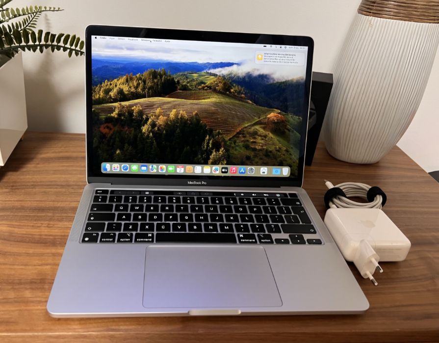 MacBook Pro M2 / 8GB RAM / 512GB / Touch Bar / Touch ID / 13.3''