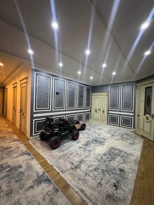 ПРОДАЕТСЯ ДОМ на Амир Темур Махалля Ор.р: British University 700м2