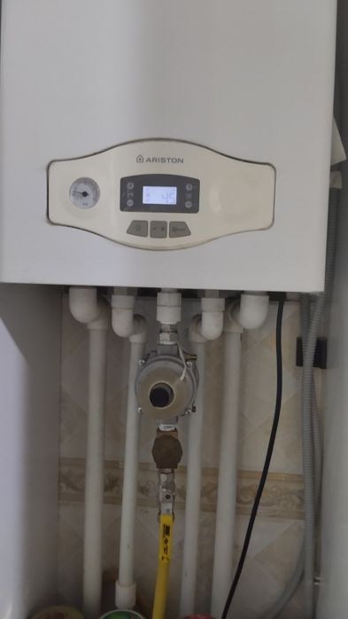 Срочно продаю двухконтурный котёл Аристон отличном состоянии