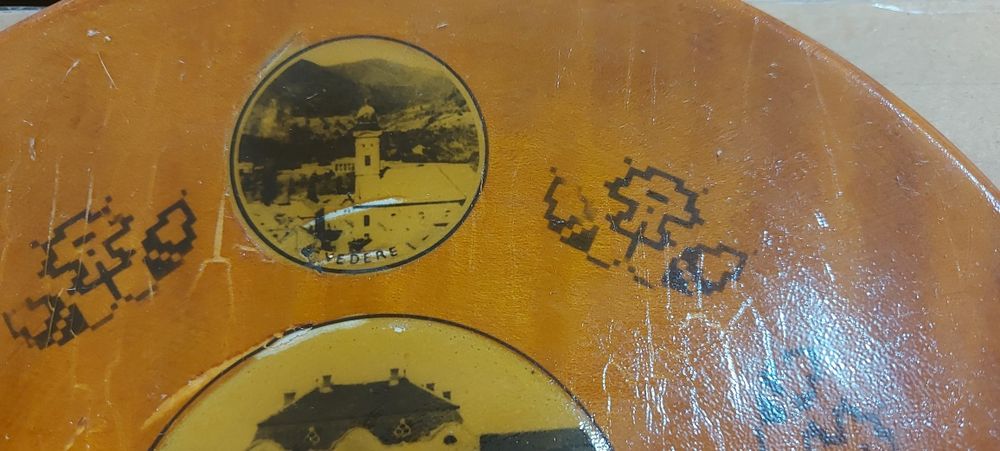 Farfurie decorativă din lemn, veche