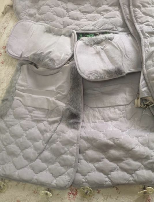 Продается чехол для автомобиль в отличном состоянии.