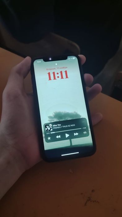 Продам красный Iphone Xr